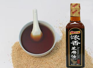 跟隨時(shí)代發(fā)展，不做落伍的芝麻油灌裝機(jī)