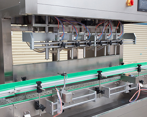 植物油灌裝機(jī)可算沒(méi)白等，品質(zhì)好良心價(jià)